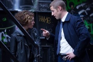 gotham - Gotham 1x03 : The Balloonman Gotham 103 TheaterDistrictAlley 2120 hires23