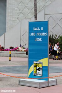 san diego comic con - #SDCC 2016 : le programme du Comic-Con de San Diego San Deigo Comic Con Hall H Line Sign
