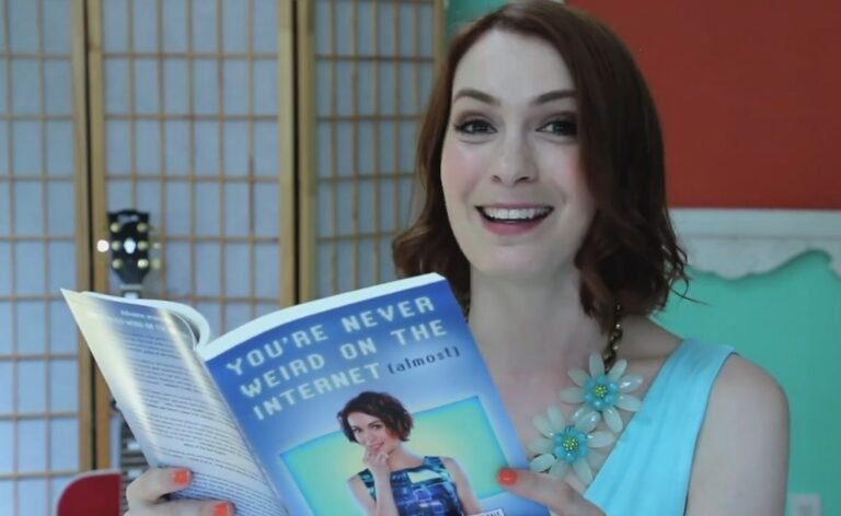 You&rsquo;re Never Weird on the Internet (Almost) – Felicia Day