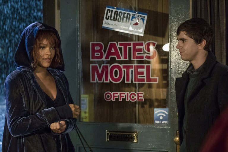 BATES MOTEL : la scène de douche, enfin