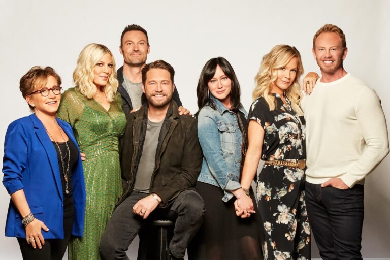 Beverly Hills 90210 reviendra cet été, premières images de la réunion