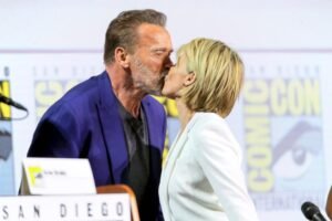 sdcc - #SDCC : les infos et les off de la convention (His Dark Materials, Superstore, Top Gun, Terminator, Snyder Cut...) arnold linda kiss