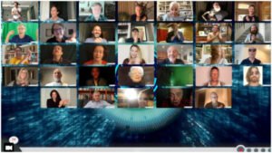 x-files - X-Files : réunion de 33 acteurs, scénaristes et réalisateurs de la série pour une chanson x files group shot