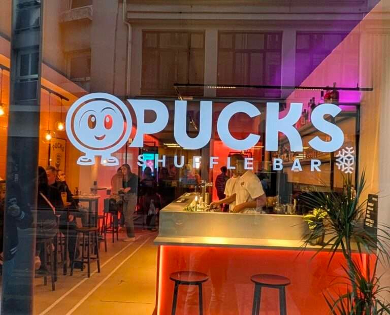 Pucks-shuffleboard-paris