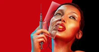 On pense à Nip/Tuck, à X-Files et à The Substance, un beau mix.