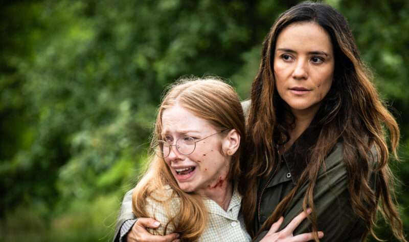 From, saison 4 (Paramount+) : un échec sur toute la ligne 2 from - From, saison 4 (Paramount+) : un échec sur toute la ligne Sophia Tabitha Mathews FROM Season 4 Episode 1