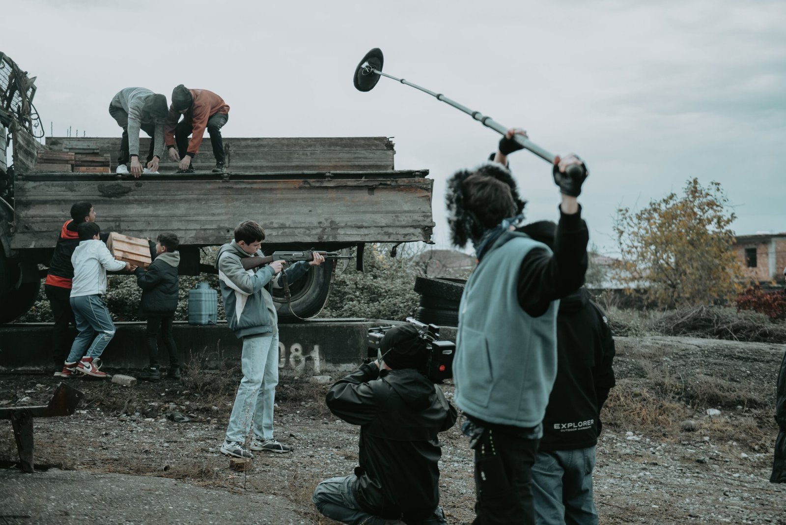 - Premier jour de figuration : passer du regard de cinéphile à la réalité du plateau pexels erik uruci 375490411 19224452 scaled